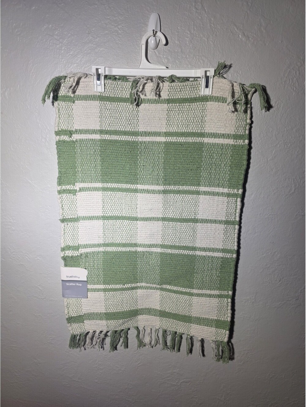 New With Tags True Living Scatter Rug Green And White with Tassels 20”x30”